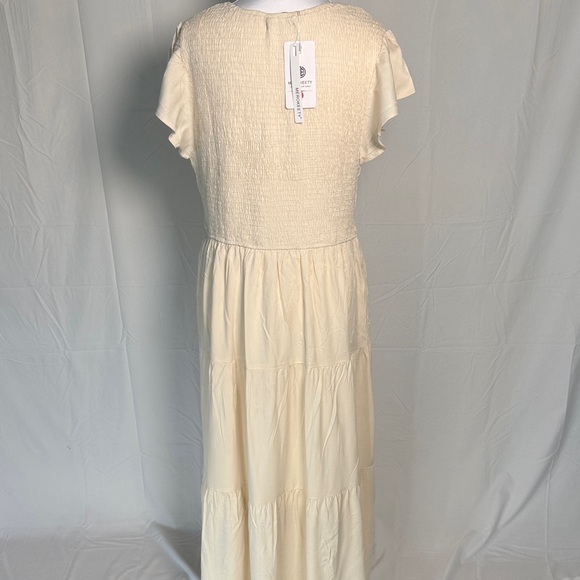 Elegant Cream Maxi Dress - Picture 4 of 4
